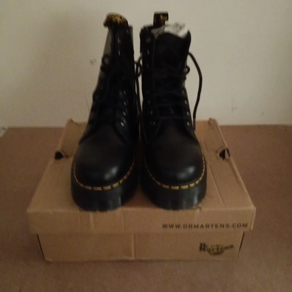 BOXED PAIR OF DR MARTENS JADON BOOTS IN BLACK - UK 6.5