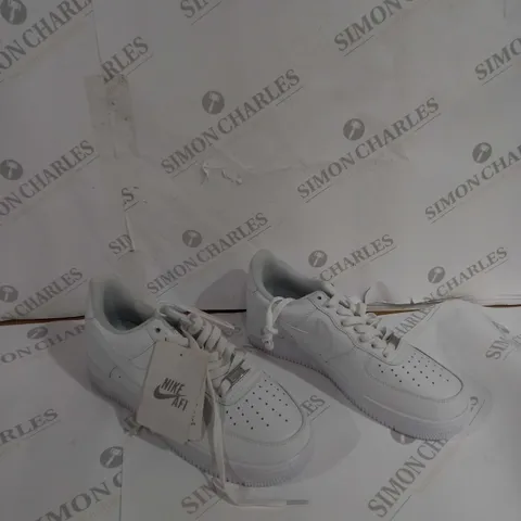UNBOXED PAIR OF NIKE AIR FORCE WHITE UK 7