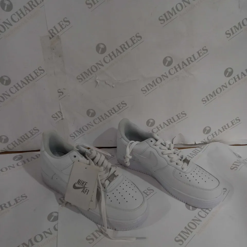 UNBOXED PAIR OF NIKE AIR FORCE WHITE UK 7 