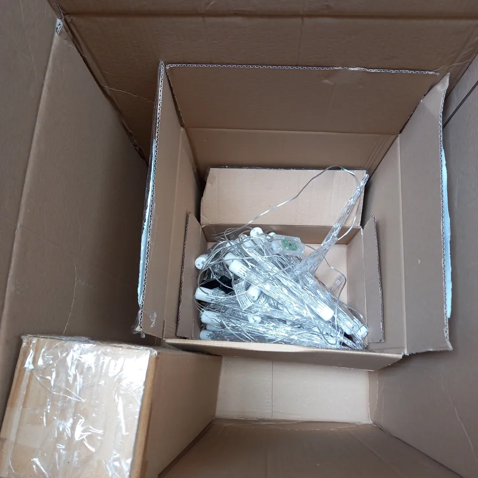 BOX OF APPROXIMATELY 15 ASSORTED HOUSEHOLD ITEMS TO INCLUDE ICICLE LIGHTS, DECORATIV MERCURY LIGHT UP TREES ETC