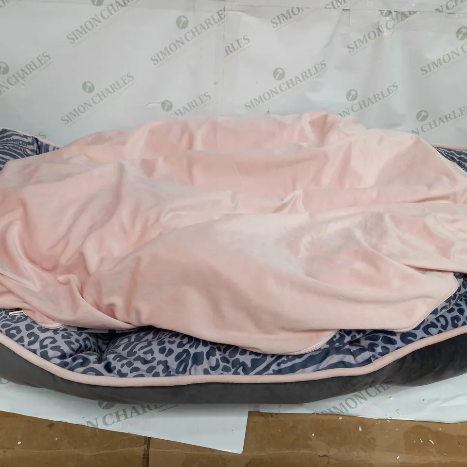 JM BY JULIEN MACDONALD PET BED, PINK, EXTRA LARGE
