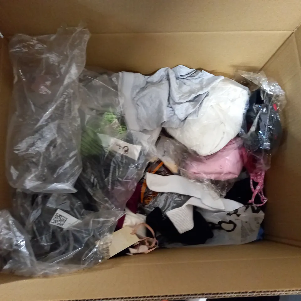 LARGE QUANTITY OF ASSORTED CLOTHING ITEMS TO INCLUDE - DRESSES, T-SHIRTS AND TROUSERS