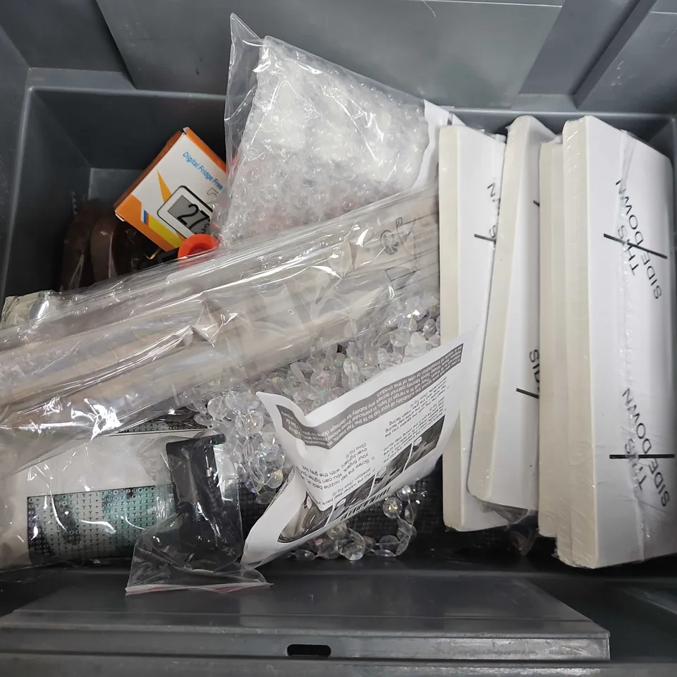 BOX OF ASSORTED HOME AND ACCESSORIES ITEMS TO INCLUDE - LED LIGHTS - BOLTS - DISK CUTTERS 