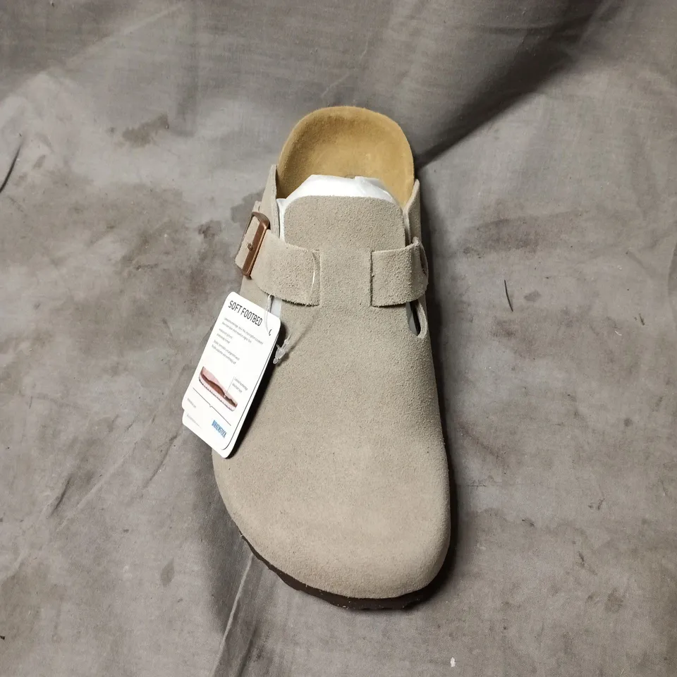 BIRKENSTOCK SOFT FOOTBED SUEDE CLOGS, BEIGE SIZE 39