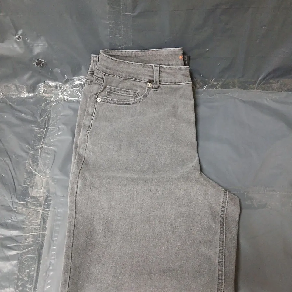 RUTH LANGSFORD GREY WASH TURN UP JEANS TALL - SIZE 14