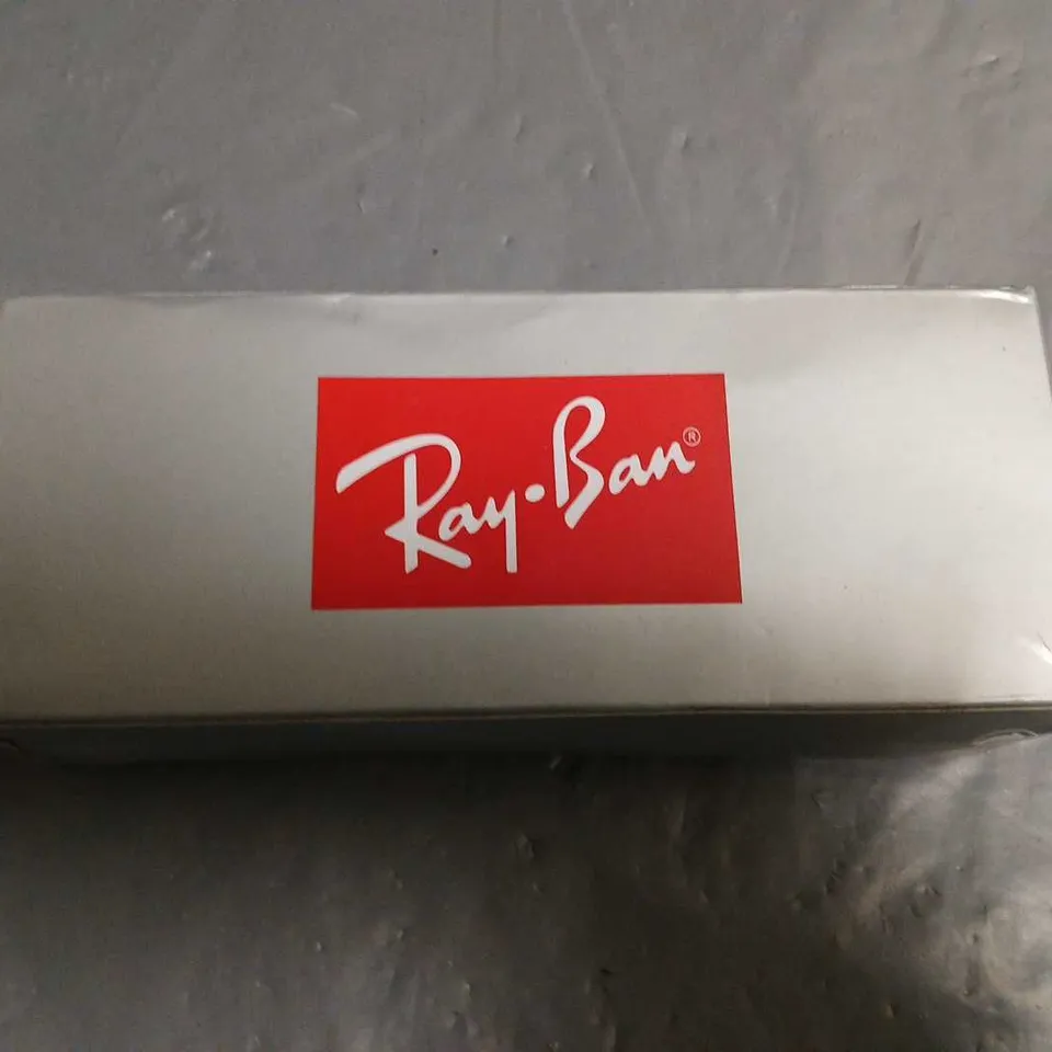 BOXED PAIR OF RAY BAN GLASSES WITH G-15 LENS IN CASE