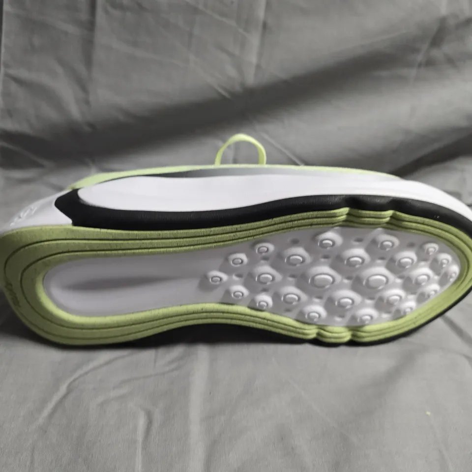 UNBOXED PAIR OF NIKE INFINITY FLOW TRAINERS - UK SIZE 4 - KIDS 