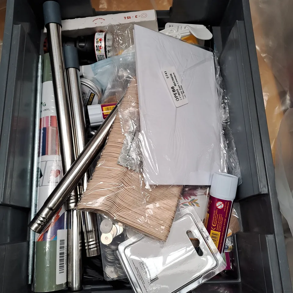 APPROXIMATELY 15 HOUSEHOLD ITEMS TO INCLUDE A TORCH, FLEA DOCTOR AND GREETINGS CARDS