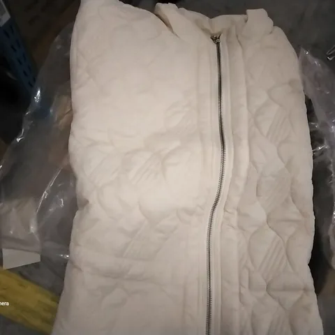 BOX OF APPROXIMATELY 7 ASSORTED BRAND NEW CREAM MARLA WYNNE QUILTED TOGGLE COATS