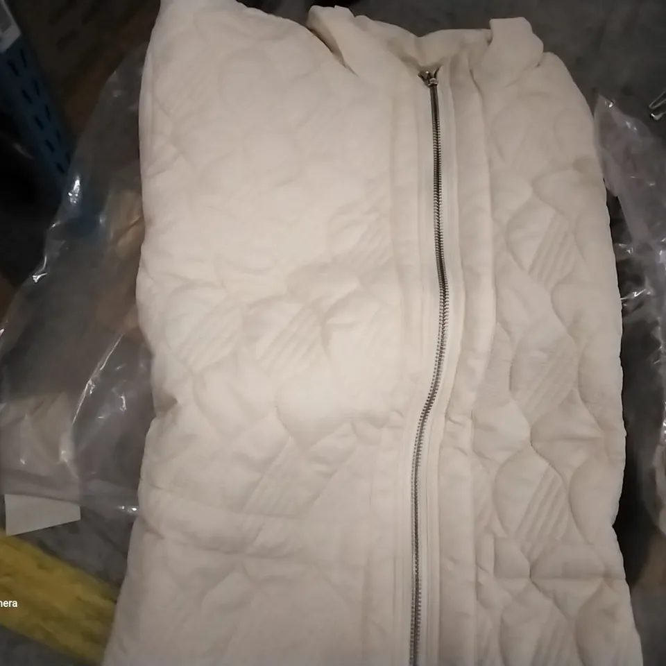 BOX OF APPROXIMATELY 7 ASSORTED BRAND NEW CREAM MARLA WYNNE QUILTED TOGGLE COATS