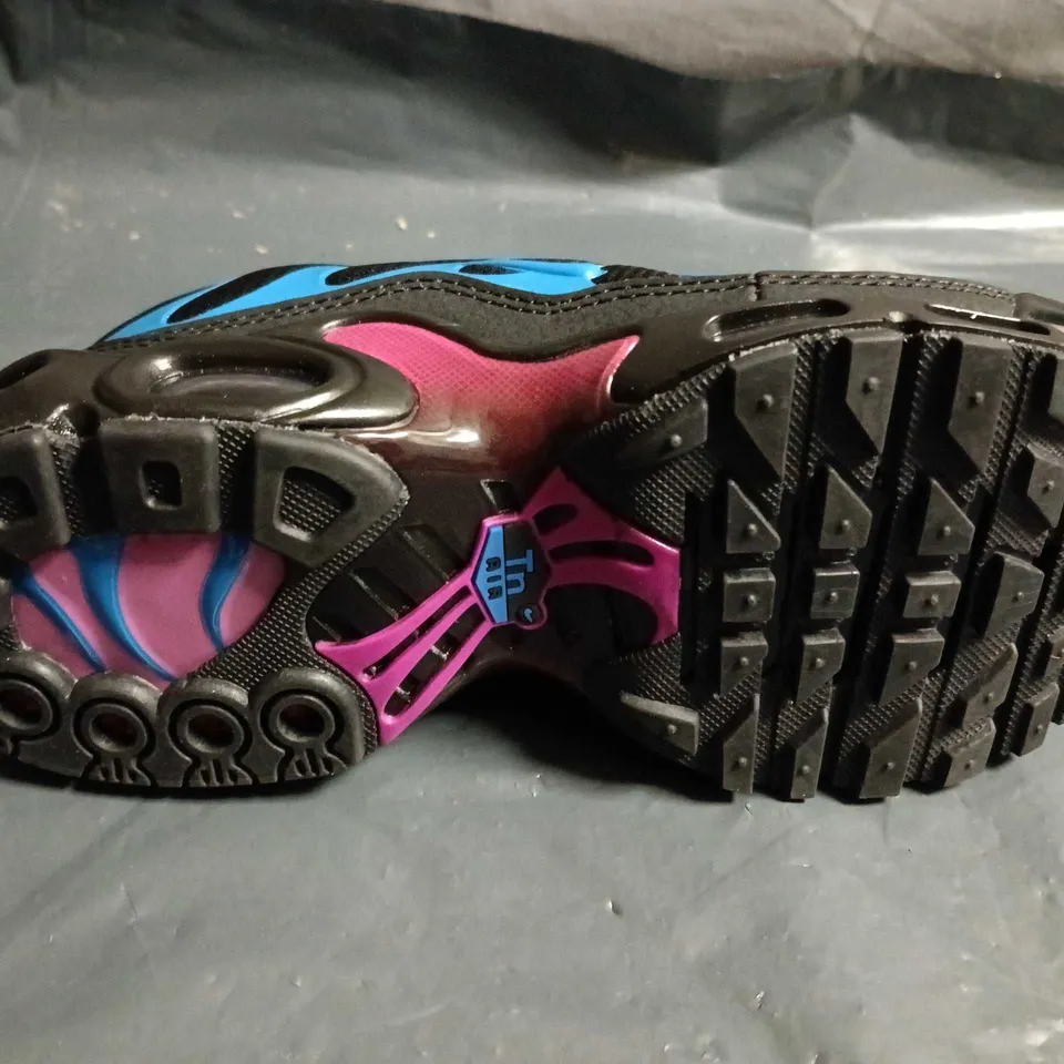 NIKE TN AIR TRAINERS - UK SIZE 3.5