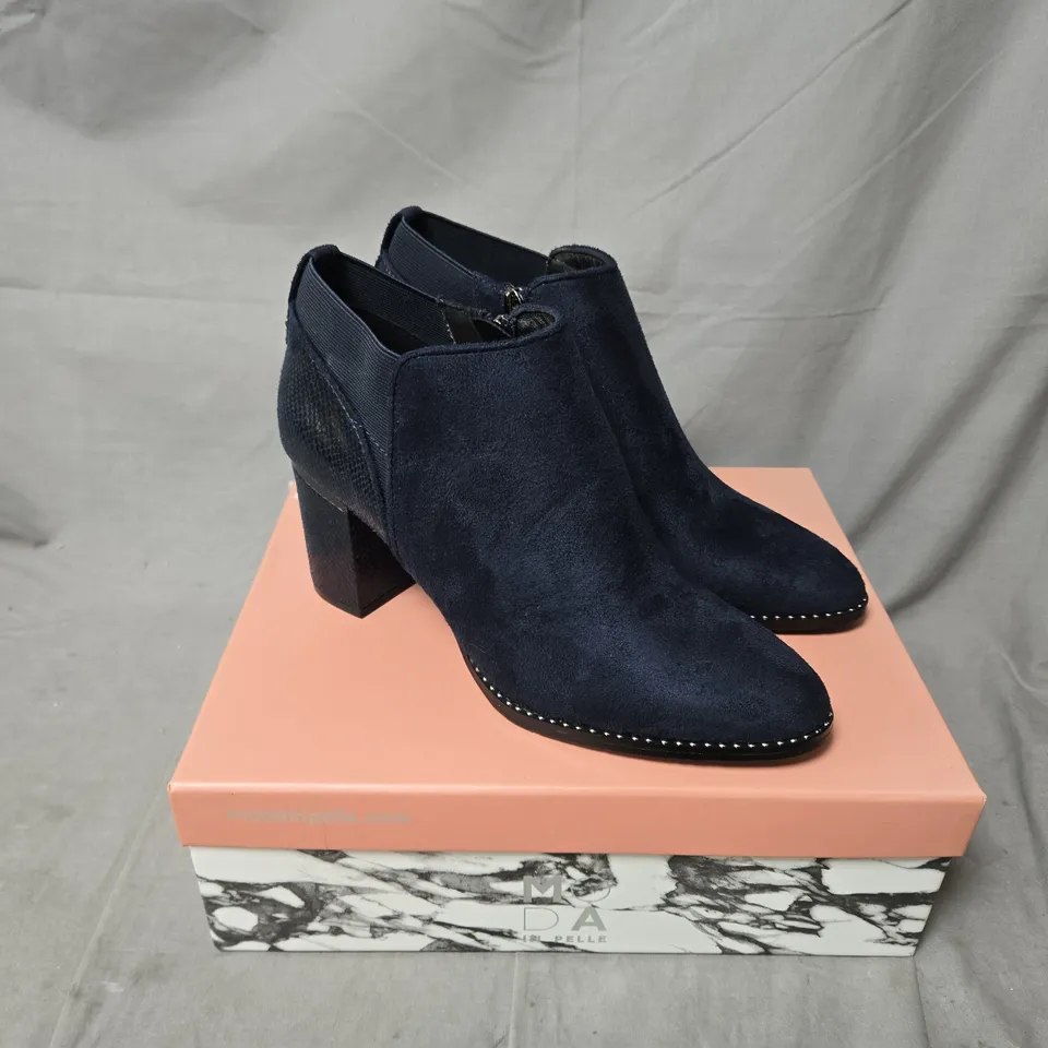 BOXED MODA IN PELLE LAVINIA BLOCK HEELED SHOE BOOTS IN NAVY - SIZE 7