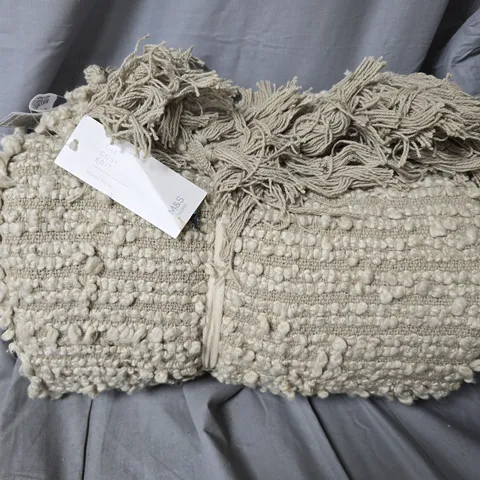 M&S THE COZY EDIT BOUCLÉ THROW – CREAM