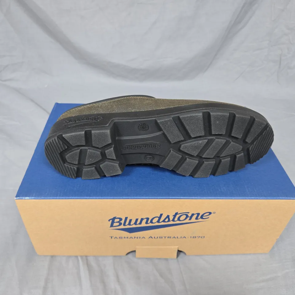 BLUNDSTONE BROWN SUEDE SLIP-ON BOOTS – CHELSEA STYLE (BOXED). UK SIZE 6