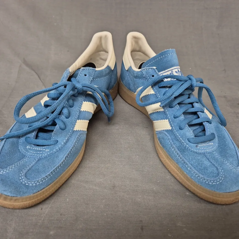 PAIR OF ADIDAS SPEZIAL SHOES IN BLUE/WHITE UK SIZE 5