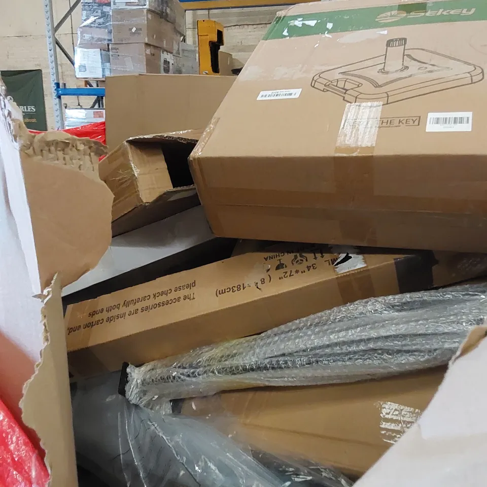 PALLET OF ASSORTED ITEMS INCLUDING, GARDEN TOOLS, VELVET PIN BOARDS, ASSORTED PLATES AND CUPS, TOILET SEATS, PARASOL BASE