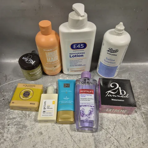 APPROXIMATELY 20 ASSORTED HEALTH & BEAUTY PRODUCTS TO INCLUDE - E45 LOTION, L'OREAL TONER, GRUUM SUNCREAM ETC 