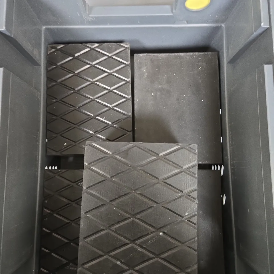 6 X RUBBER BLOCKS IN BLACK - COLLECTION ONLY