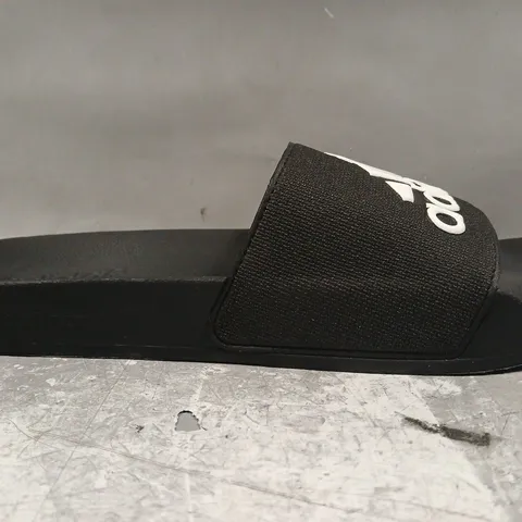 BOXED PAIR OF ADIDAS ADILETTE SHOWER SLIDERS IN BLACK/WHITE SIZE UK 10