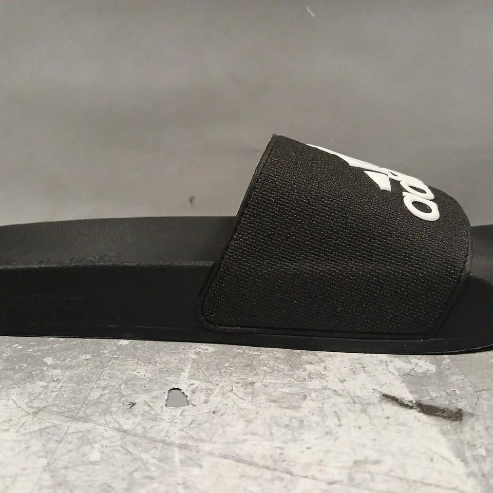 BOXED PAIR OF ADIDAS ADILETTE SHOWER SLIDERS IN BLACK/WHITE SIZE UK 10