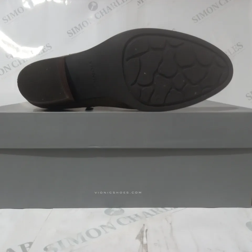 BOXED PAIR OF VIONIC LOW HEEL ANKLE BOOTS IN SAGE SIZE 7.5