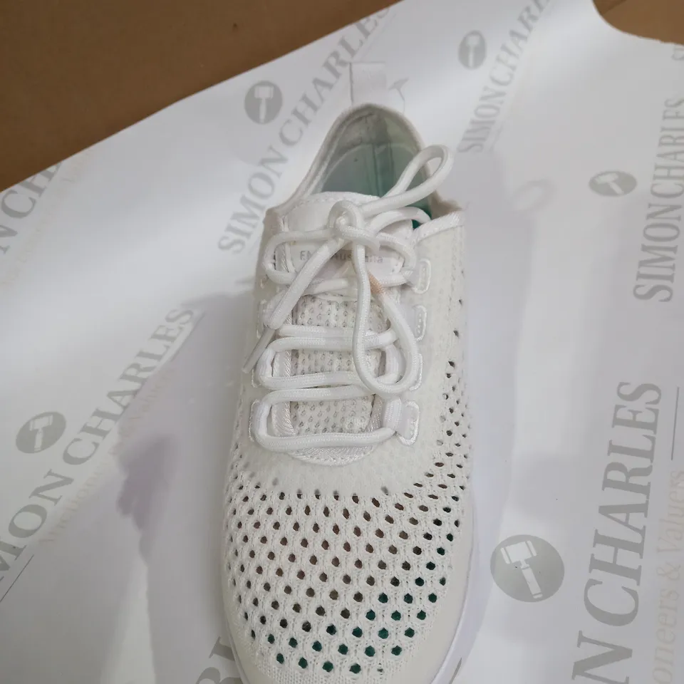 EMU AUSTRAILIA WHITE KNITTED COTTON TRAINERS - SIZE 