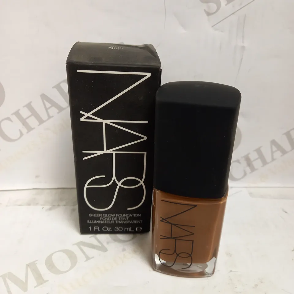 NARS SHEER GLOW FOUNDATION 30ML - DARK 4 NAMBIA 4880