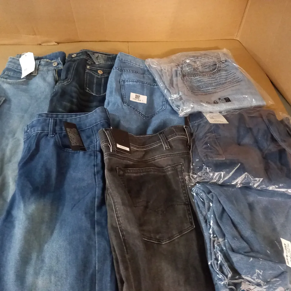 LOT OF 8 ASSORTED PAIRS OF JEANS IN VARIOUS SIZES