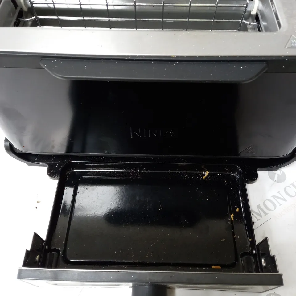 BOXED NINJA 2 IN 1 TOASTER & GRILL ST100UK