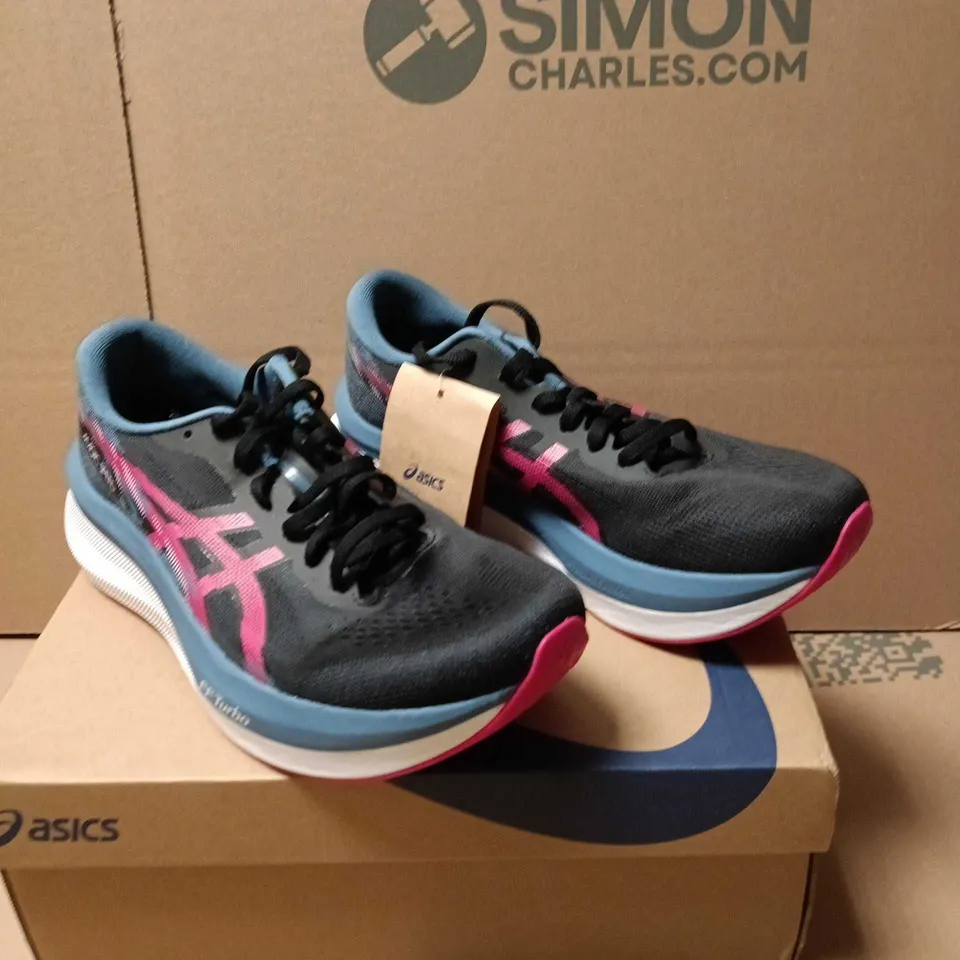 ASICS RUNNING SHOES – BLACK WITH PINK ACCENTS SIZE 7