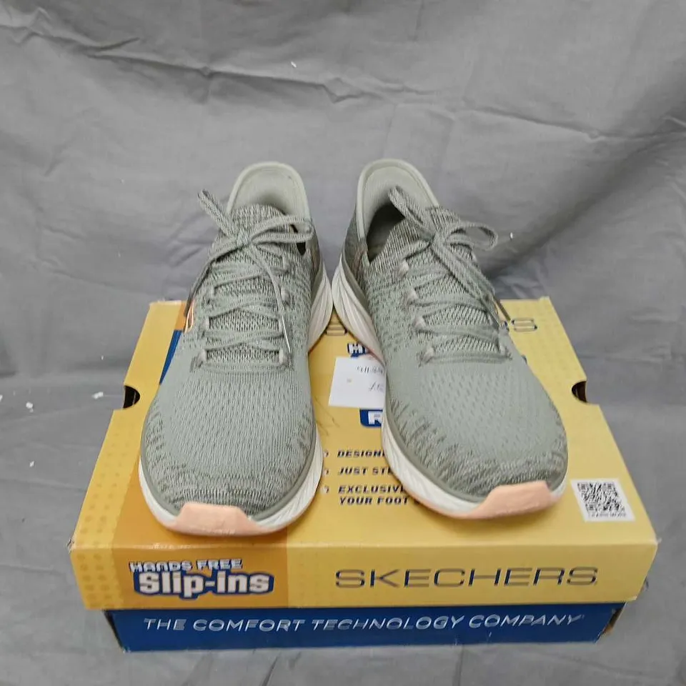SKECHERS SLIP-INS WALKING SHOES – GREY KNIT, SIZE 5 (WOMEN)