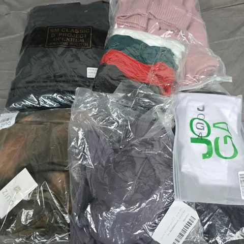 APPROXIMATELY 30 ASSORTED CLOTHING ITEMS IN VARIOUS SIZES, STYLES & COLOURS TO INCLUDE BRANDS SUCH AS QUIZ, JOGA, SCRUFFS, ETC - COLLECTION ONLY