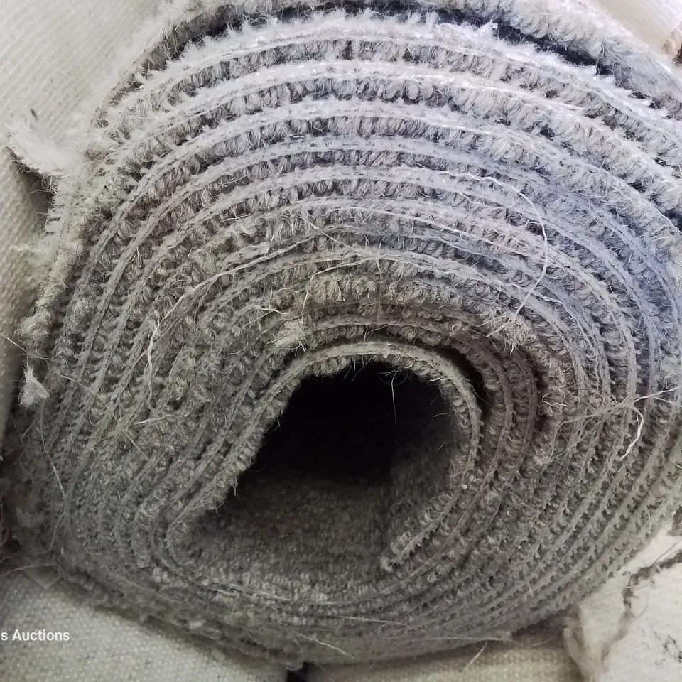 ROLL OF QUALITY HEATHCOTE WEAVE GREY WILLOW CARPET APPROXIMATELY 4M × 7.92M