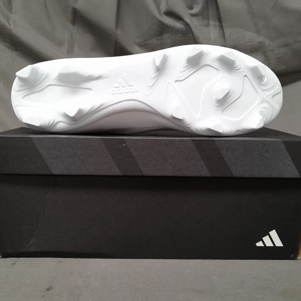 BOXED PAIR OF ADIDAS X SPEEDPORTAL.4 FOOTBALL BOOTS IN WHITE UK SIZE 8.5