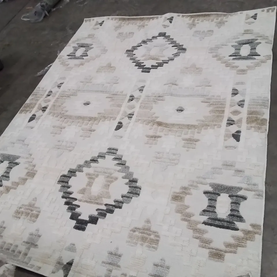 QUALITY DESIGNER AREA RUG - APPROXIMATELY 315X239CM