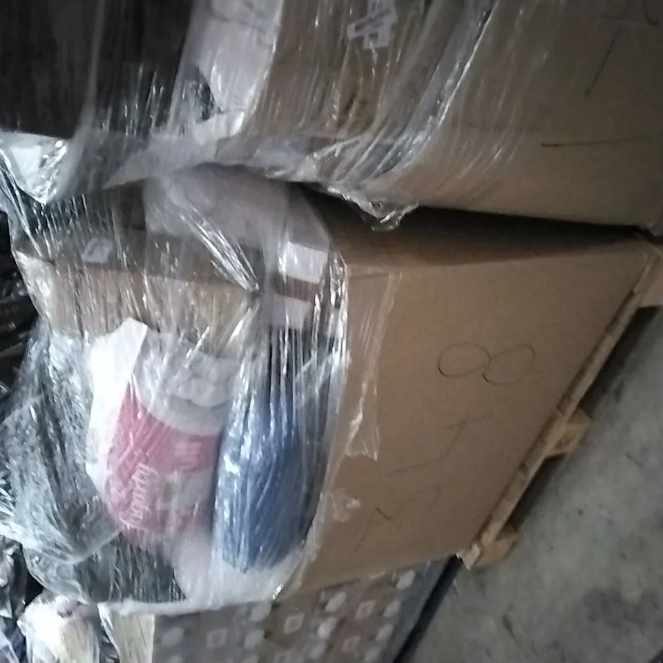 PALLET OF ASSORTED ITEMS INCLUDING FOGARTY SUPER FULL DUVET, LITSPOT MEMORY FOAM PILLOW, NOFFA PILLOW, GIRD PILLOW