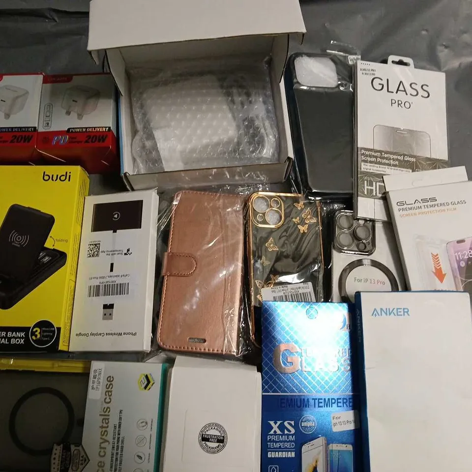 LOT OF ASSORTED MOBILE PHONE ACCESSORIES TO INCLUDE CASES, SCREEN PROTECTORS AND CHARGERS