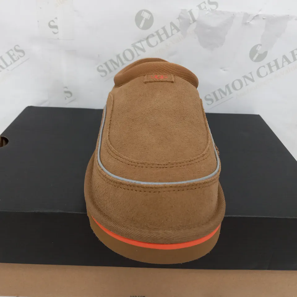 BOXED PAIR OF UGG BOOTS TASMAN CALI WAVE TAN SLIPPERS - UK 9 