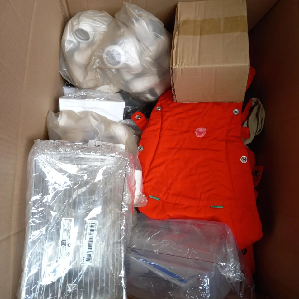 BOX OF APROXIMATELY 12 ASSORTED HOUSEHOLD ITEMS 