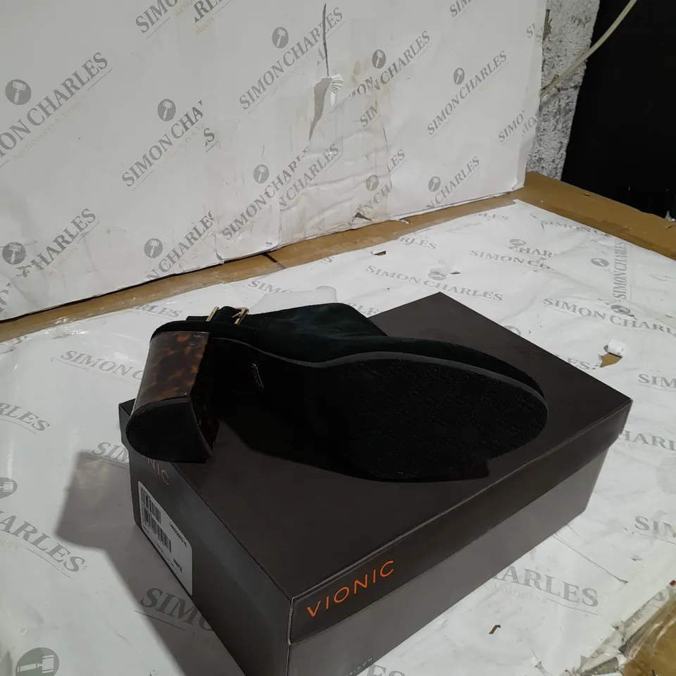 BOXED VIONIC LACEY SHOE BLACK SUEDE SIZE 9