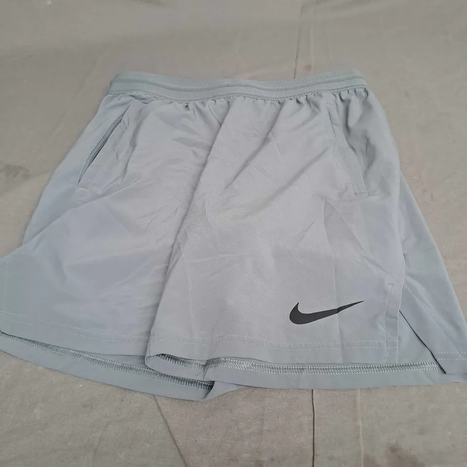 NIKE DRI FIT GREY SHORTS - MEDIUM