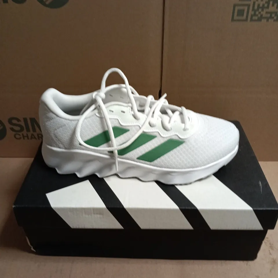 BOXED PAIR OF ADIDAS SWITCH MOVE RUNNING TRAINERS - 6.5