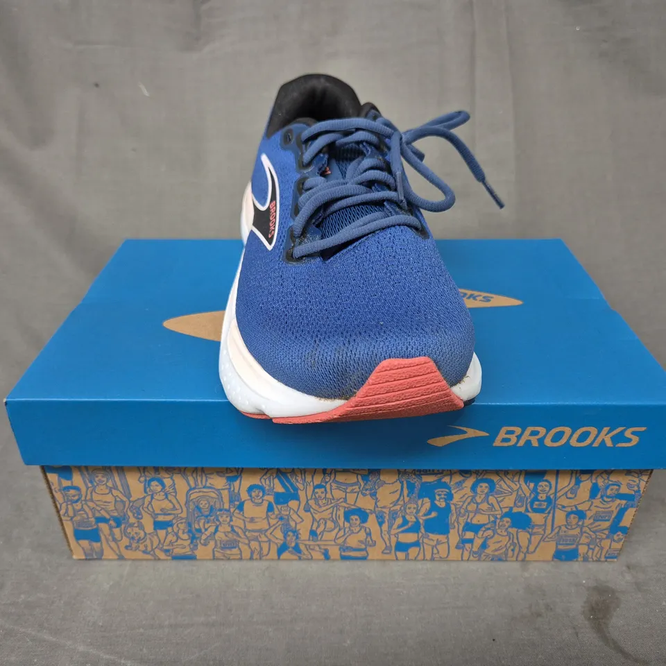 BOXED PAIR OF BROOKS GLYCERINE 21 SHOES IN BLUE/BLACK UK SIZE 6.5