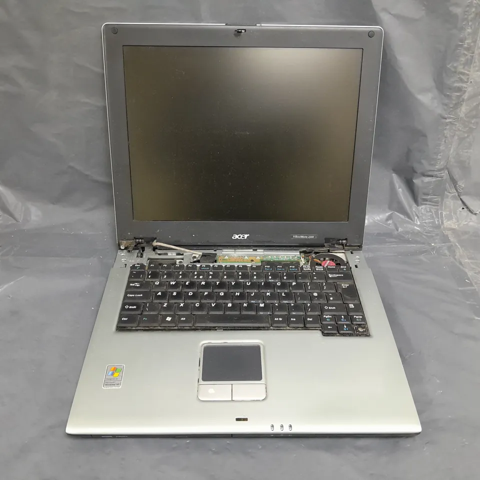 ACER TRAVELMATE 2350 LAPTOP