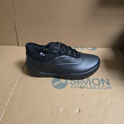 CROCS BISTRO WORK SNEAKER – MEN'S BLACK, UK 8