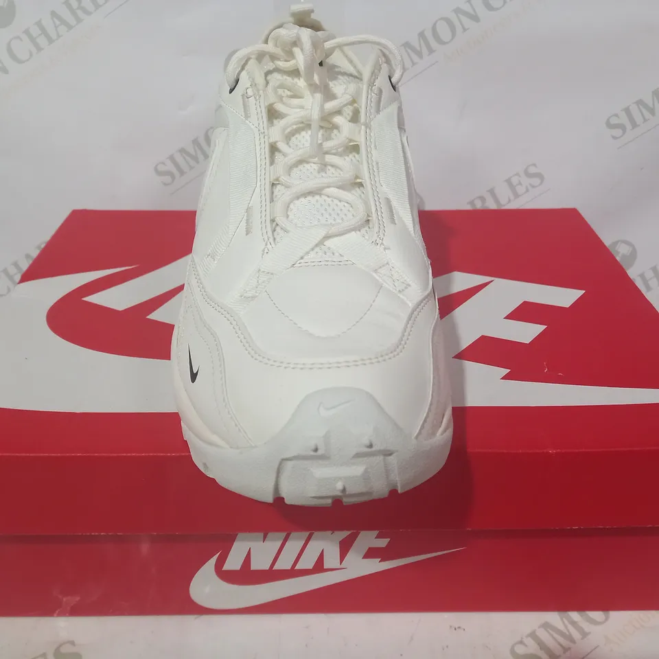 BOXED PAIR OF NIKE TRAINERS IN CREAM UK SIZE 9.5