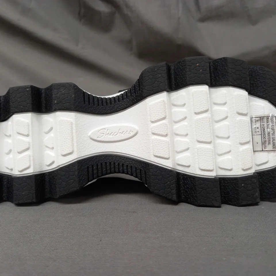 BOXED PAIR OF SKECHERS SANDALS IN BLACK SIZE 5