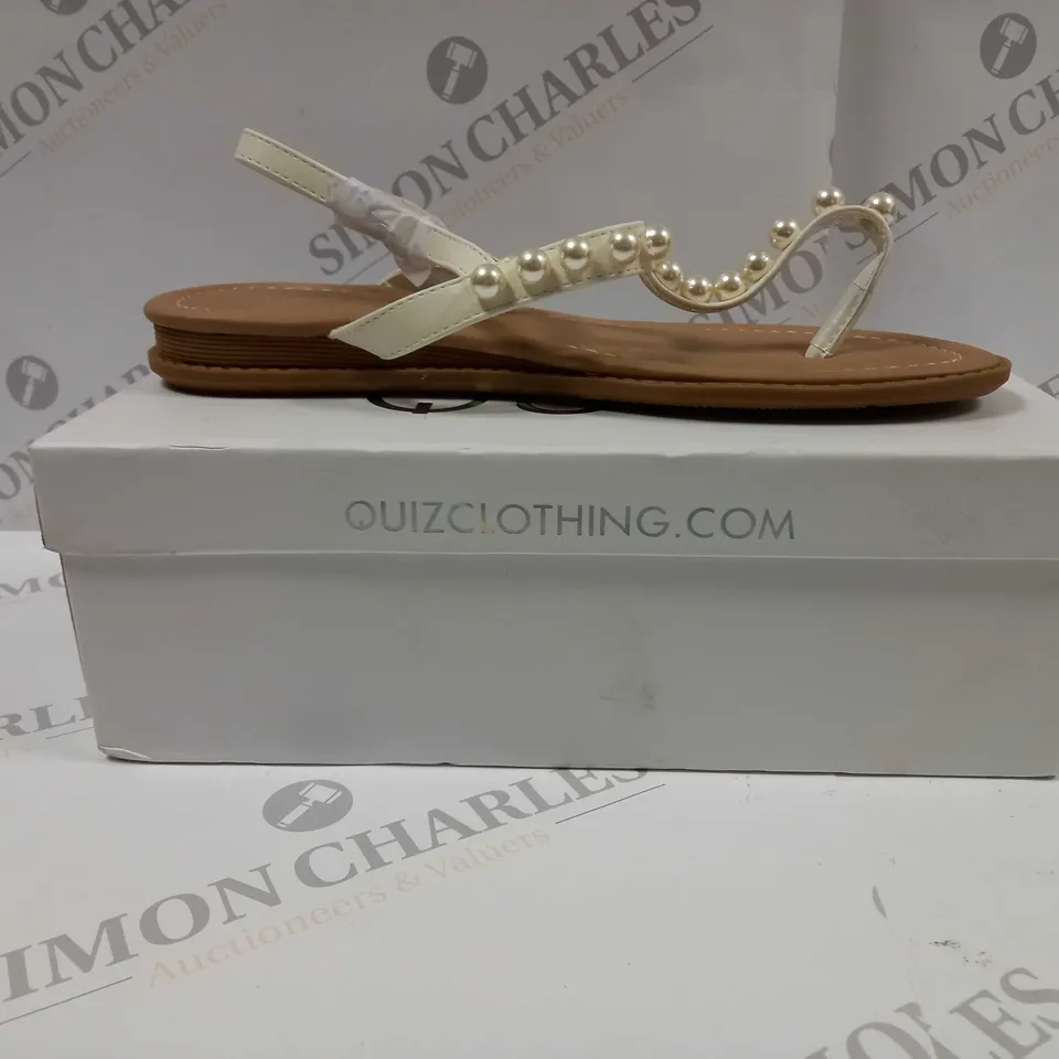 BOXED PAIR OF QUIZ FLAT SANDALS UK SIZE 7 