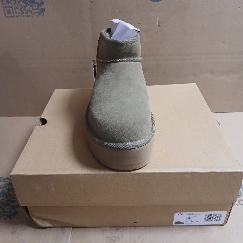 UGG WOMEN'S GREY SUEDE PLATFORM ANKLE BOOTS – UK 6 (US 8) BOXED