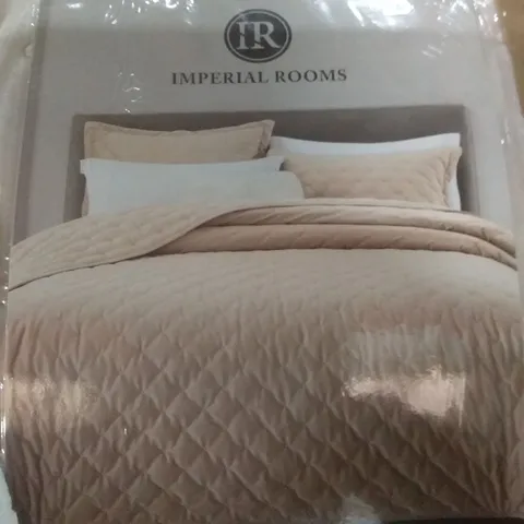 BAGGED KAYSER BEDSPREAD SET WITH 2 PILLOW COLOUR: BEIGE SIZE: KING